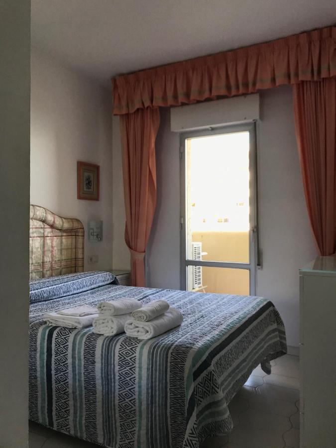 Estudios Y Apartamentos Benal Beach ベナルマデナ エクステリア 写真